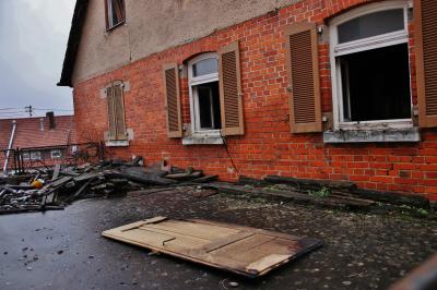 Winnenden-Buerg: Zimmerbrand in landwirtschaftlichen Anwesen fordert die Feuerwehr